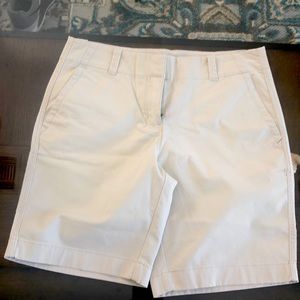 Vineyard Vines women’s khaki shorts
